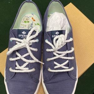 Sperry tennis shoes